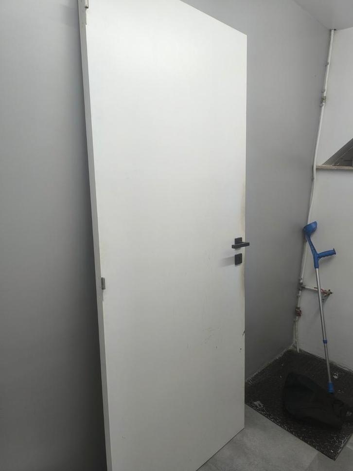 Schilderdeur wit met klink en scharnieren. Likje verf en ok, Doe-het-zelf en Bouw, Deuren en Vliegenramen, Zo goed als nieuw, Ophalen