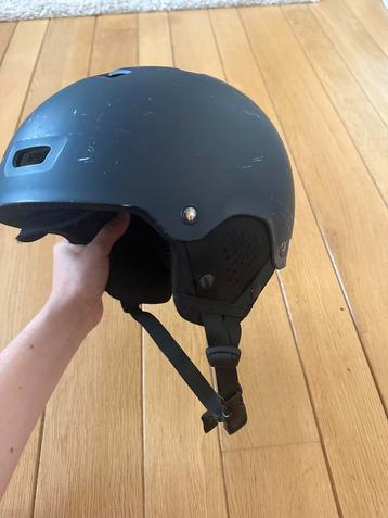 Vends casque de vélo adulte beschikbaar voor biedingen