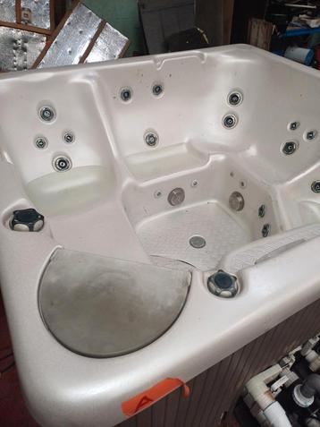 Jacuzzi gratis geleverd geplaatst en 1j garantie, Tuin en Terras, Ophalen of Verzenden