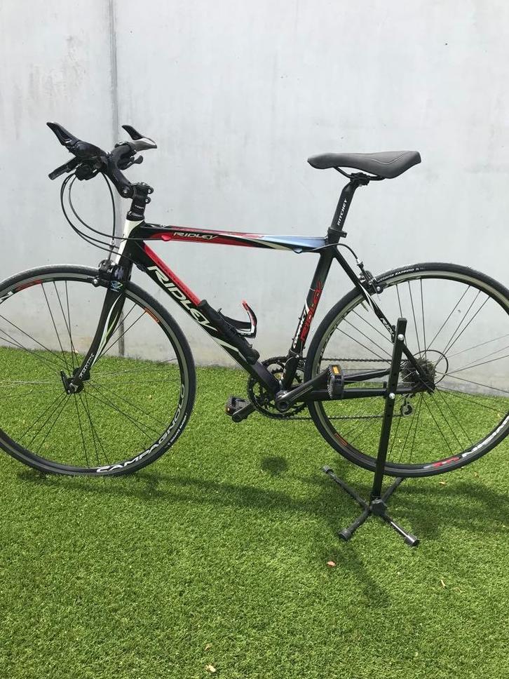 Ridley koersfiets met recht stuur, Fietsen en Brommers, Fietsen | Heren | Sportfietsen en Toerfietsen, Zo goed als nieuw, Overige merken