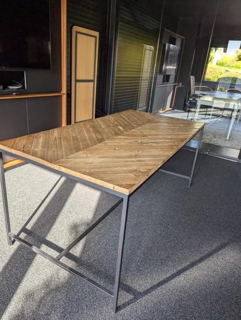 Table en bois de sapin et métal 8 personnes L178, Huis en Inrichting, Tafels | Eettafels, Gebruikt, Vijf personen of meer, Rechthoekig