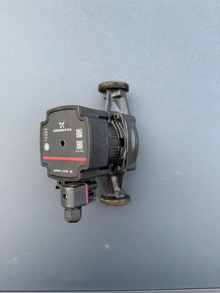 Grundfos ALPHA1 L & ALPHA1 – CV-pompen te koop (los of set), Doe-het-zelf en Bouw, Verwarming en Radiatoren, Zo goed als nieuw