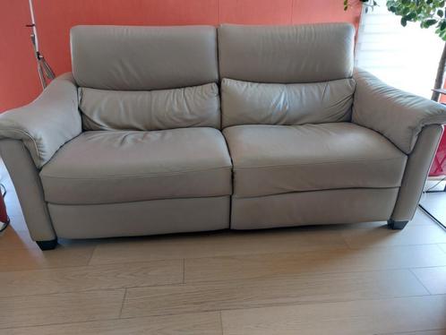 Natuzzi zetels in beige-taupe kleurig leer, 2-zit en 3-zit, Huis en Inrichting, Zetels | Zetels, Gebruikt, Rechte bank, 150 tot 200 cm