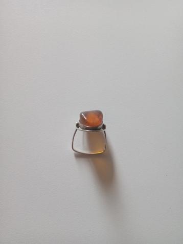 Zeer mooie antieke zilveren en amberkleurige ring T59 beschikbaar voor biedingen