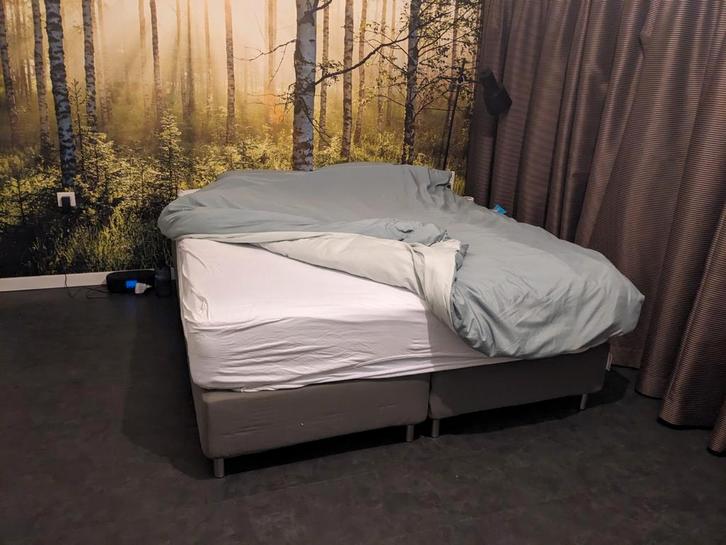 Bed in perfecte staat (onderstel + lattenbodem), Huis en Inrichting, Slaapkamer | Bedden, Ophalen