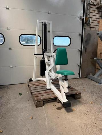 Spartacus seated row / rowing machine / rower beschikbaar voor biedingen