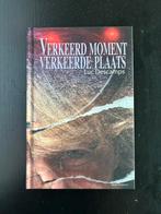 Luc Descamps - Verkeerd moment verkeerde plaats, Boeken, Kinderboeken | Jeugd | 13 jaar en ouder, Ophalen of Verzenden, Luc Descamps