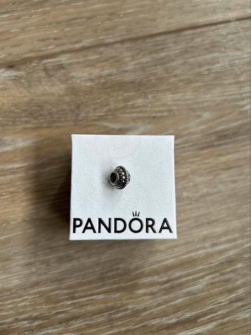 Breloque Pandora en argent, excellent état, Bijoux, Sacs & Beauté, Bracelets à breloques, Comme neuf, Pandora, Argent, 1 bracelet à breloques