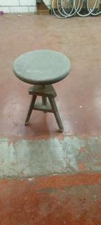 Houten krukje met schroefdraad verstelbaar, Ophalen, In hoogte verstelbaar, Zo goed als nieuw, Hout