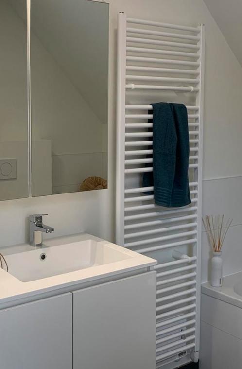 Elektrische handdoekradiator 1763x495 ( huismerk stelrad), Huis en Inrichting, Badkamer | Complete badkamers, Zo goed als nieuw