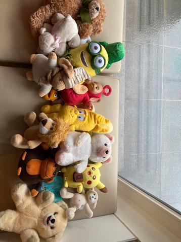 Verzameling knuffels beschikbaar voor biedingen