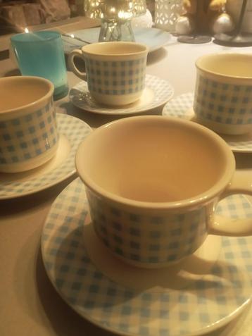 4 tasses à café trendy + 2 sets de table offerts  beschikbaar voor biedingen