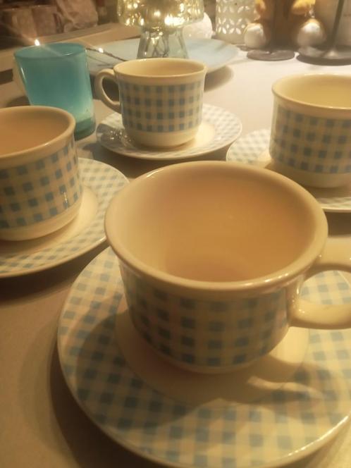4 tasses à café trendy + 2 sets de table offerts, Huis en Inrichting, Keuken | Servies, Nieuw, Kop(pen) en/of Schotel(s), Overige stijlen