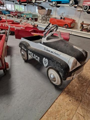 Politie trapauto  beschikbaar voor biedingen