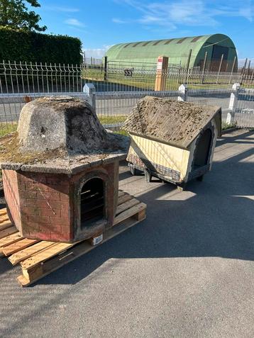2 grote oude zware betonnen honden hokken decoratief, Ophalen, Gebruikt