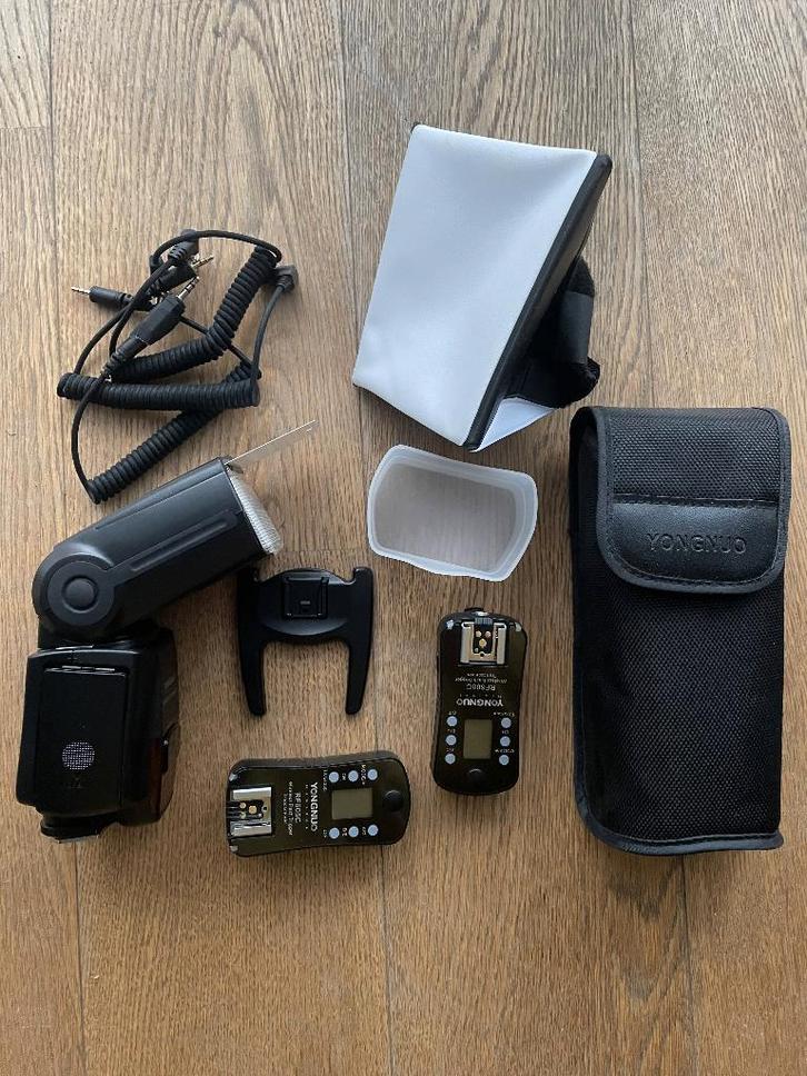 Yongnuo Speedlite YN560 III + 2 RF605C-triggers + softbox, Audio, Tv en Foto, Foto | Flitsers, Zo goed als nieuw, Overige merken
