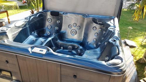 Jacuzzi - Spa - 5 zitplaatsen, Tuin en Terras, Bubbelbaden en Hottubs, Zo goed als nieuw, Vast, Afdekzeil, Filter, Pomp, Trap