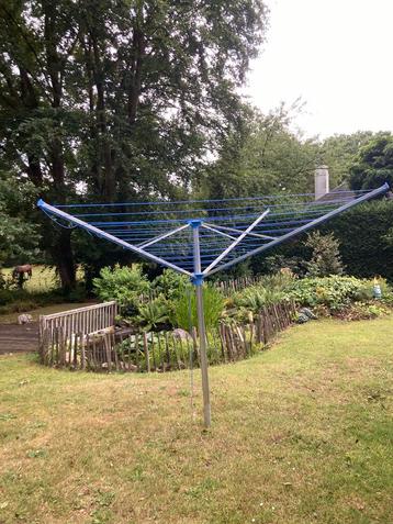 Droogmolen staat hier nog eenzaam te wachten beschikbaar voor biedingen