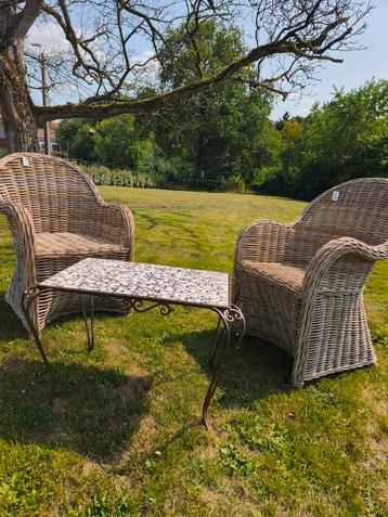 Petite table en fer forgé  beschikbaar voor biedingen