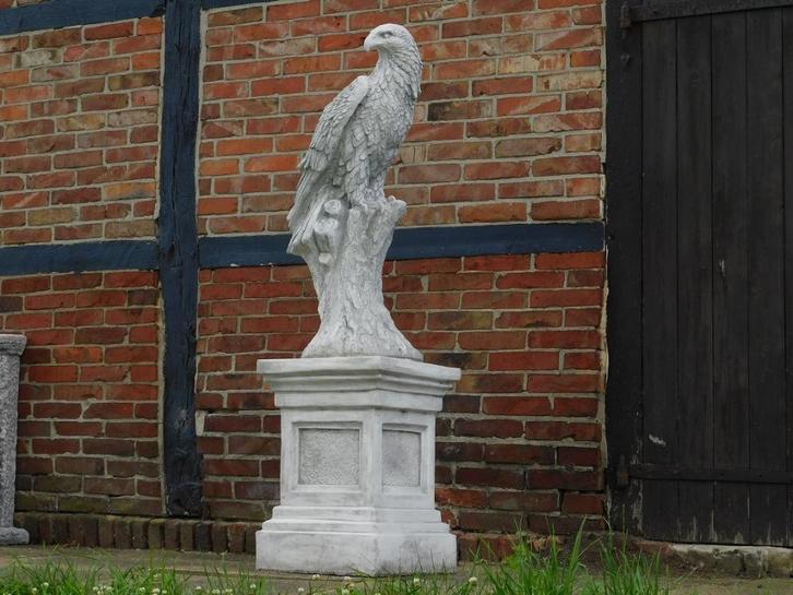 Adelaar Op Sokkel - 165 cm - Steen, Tuin en Terras, Tuinbeelden, Steen, Ophalen of Verzenden