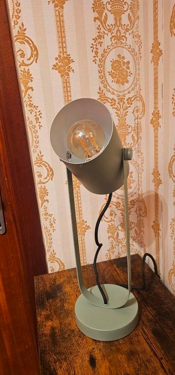 Vintage lamp beschikbaar voor biedingen