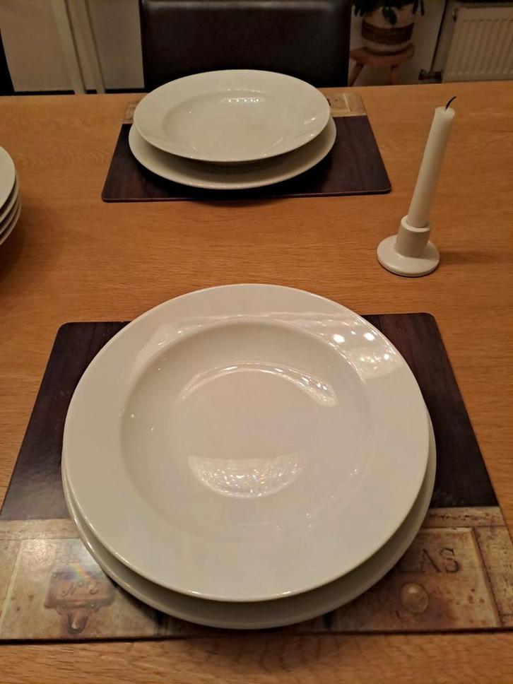 6 grote witte platte en diepe borden, Maison & Meubles, Cuisine | Vaisselle, Comme neuf, Assiettes(s), Uni, Porcelaine, Enlèvement