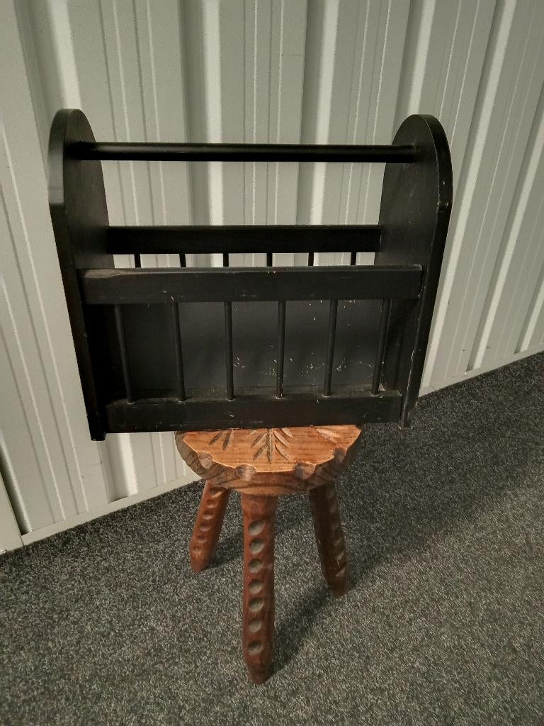 Houten  KRANTENHOUDER   zwart   VINTAGE    jaren 70, Huis en Inrichting, Woonaccessoires | Krantenbakken en Lectuurbakken, Gebruikt