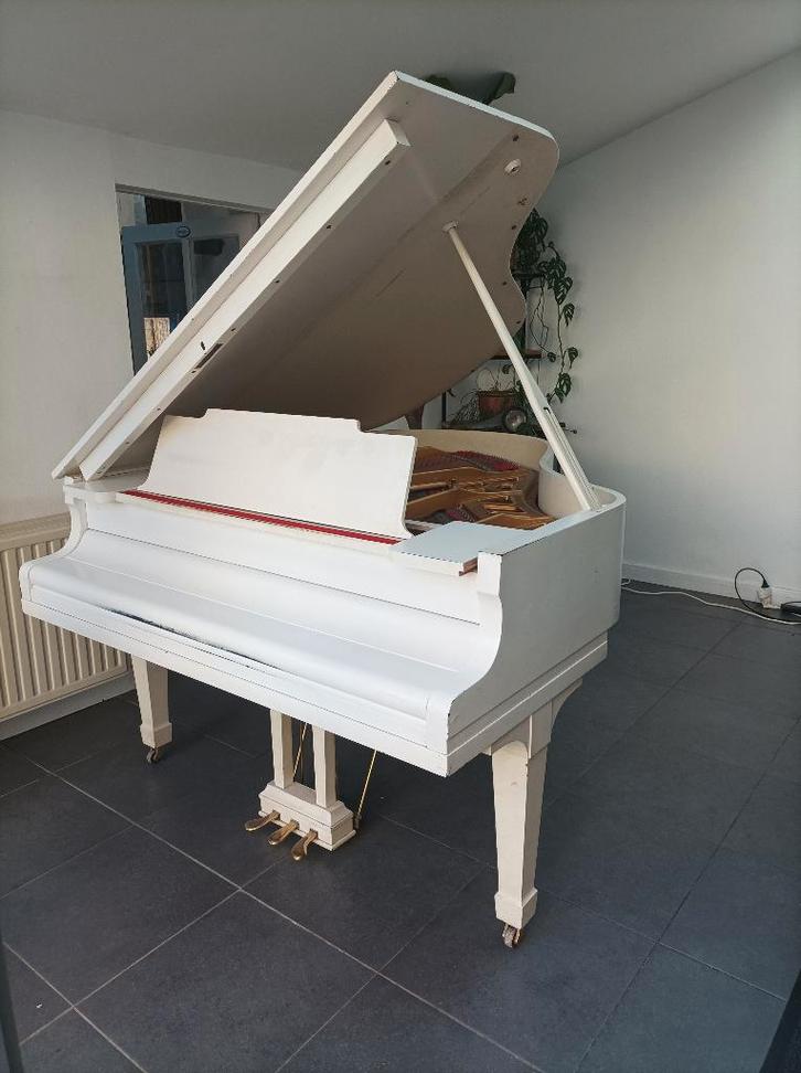 Klassieke Kawai vleugelpiano in witte hoogglans, Musique & Instruments, Pianos, Utilisé, À queue, Blanc, Brillant, Enlèvement
