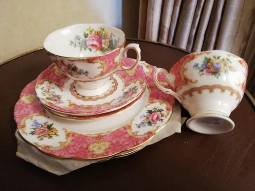 Royal Albert bone china Lady Carlyle series, Antiquités & Art, Antiquités | Services (vaisselle) pièces, Enlèvement