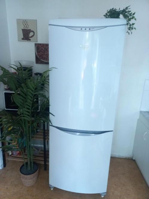 Très grand réfrigérateur Ariston parfait état, Electroménager, Réfrigérateurs & Frigos, Comme neuf, Avec congélateur séparé, 200 litres ou plus