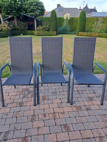 Hoge tuinzetels beschikbaar voor biedingen