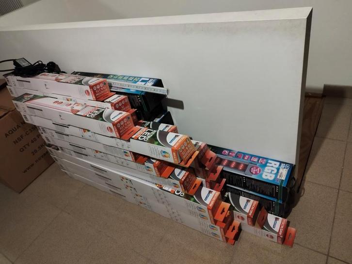 Lot nieuwe aquarium verlichting, Dieren en Toebehoren, Vissen | Aquaria en Toebehoren, Zo goed als nieuw, Ophalen