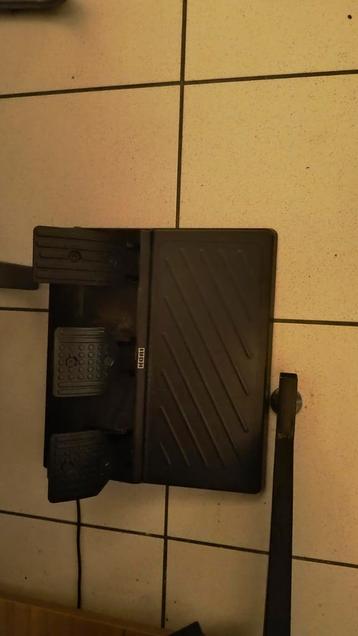 Volant hori et thrumaster  beschikbaar voor biedingen