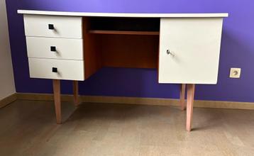 Bureau meubel retro beschikbaar voor biedingen