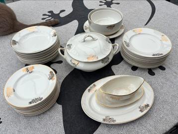 Vintage 43-delig eetservies “Grand Bouquet” - Boch F beschikbaar voor biedingen