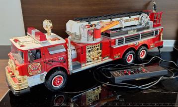 Camion de pompiers avec échelle rétractable, Enlèvement, Comme neuf, Télécommande
