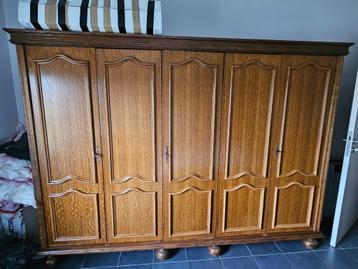 Garde robe vintage beschikbaar voor biedingen