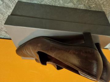 38,5 schoenen  mokkakleur en 5 cm hoge hakken beschikbaar voor biedingen