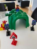 Lego Duplo 2938, tunnel met rails en signalisatie, Kinderen en Baby's, Complete set, Duplo, Ophalen of Verzenden, Zo goed als nieuw