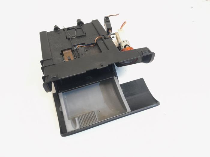 Cendrier avant d'un Audi TT, Autos : Pièces & Accessoires, Habitacle & Garnissage, Audi, Utilisé, 3 mois de garantie, Enlèvement ou Envoi