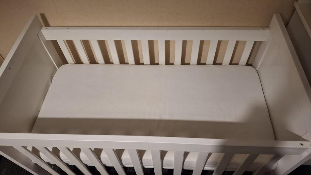 Kinderbedje met matras, Kinderen en Baby's, Ophalen, Matras