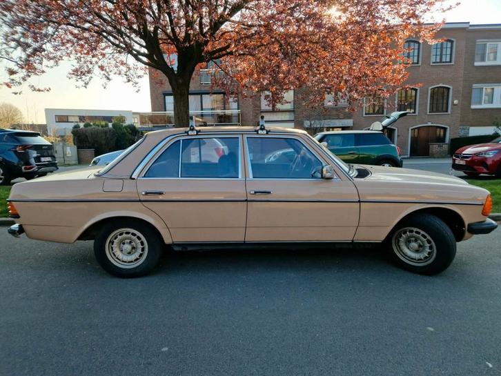 Mercedes 200D W123 ( 42 ans et 177000 km réels), Auto's, Oldtimers, Particulier, Adaptieve lichten, Metaalkleur, Radio, Mercedes-Benz