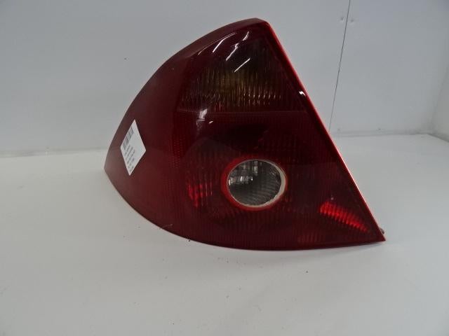 ACHTERLICHT LINKS Ford Mondeo III (01-2000/03-2007), Gebruikt, Mevr. I. Hauben, Ford, Rue de l'Espoir 34 34
4030  GRIVEGNÉE, BE