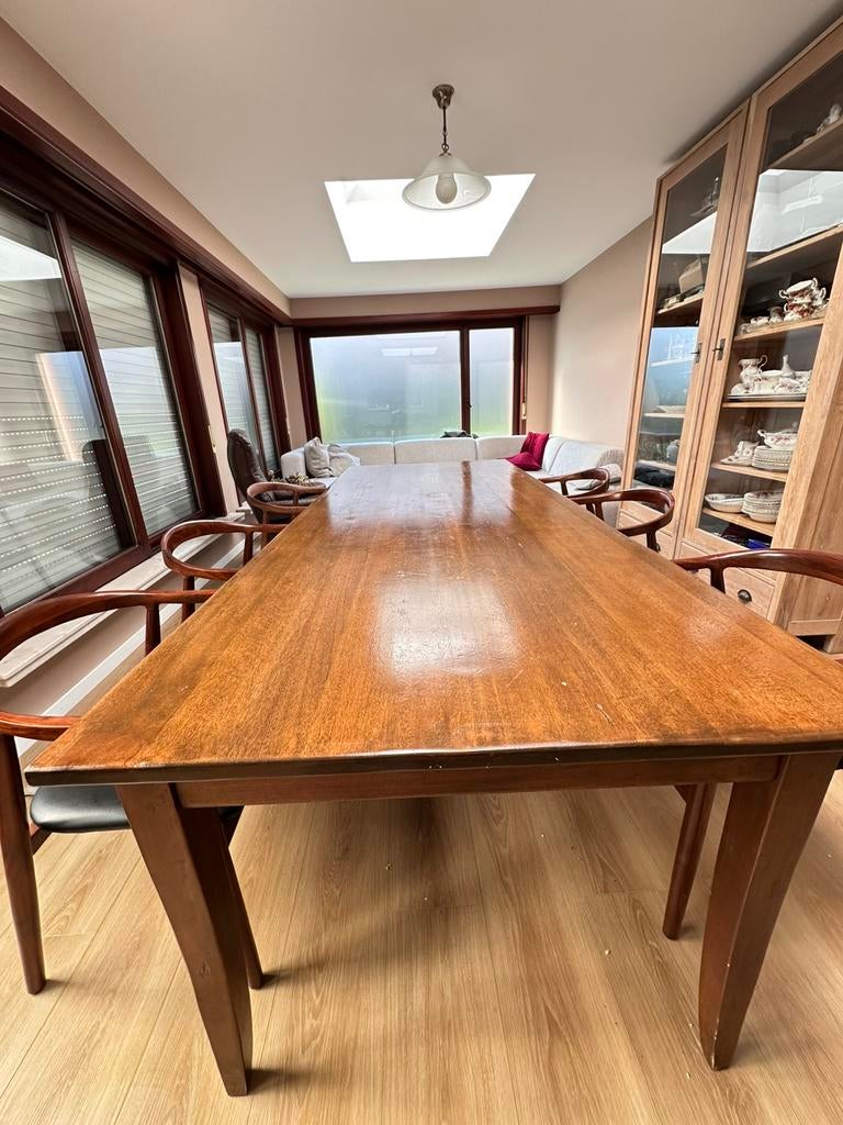 Grote eiken eettafel + 6 moderne zwarte stoelen, Huis en Inrichting, Ophalen, Gebruikt, 100 tot 150 cm, Wishbone-stijl