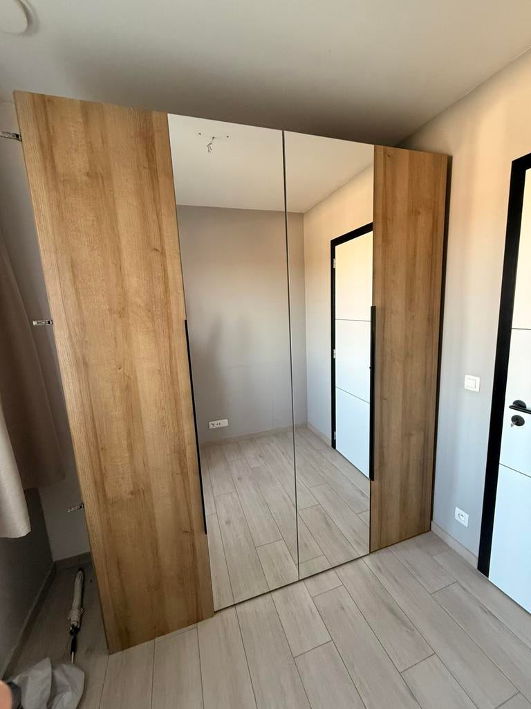 Dubbele kleerkast, Ophalen, Zo goed als nieuw