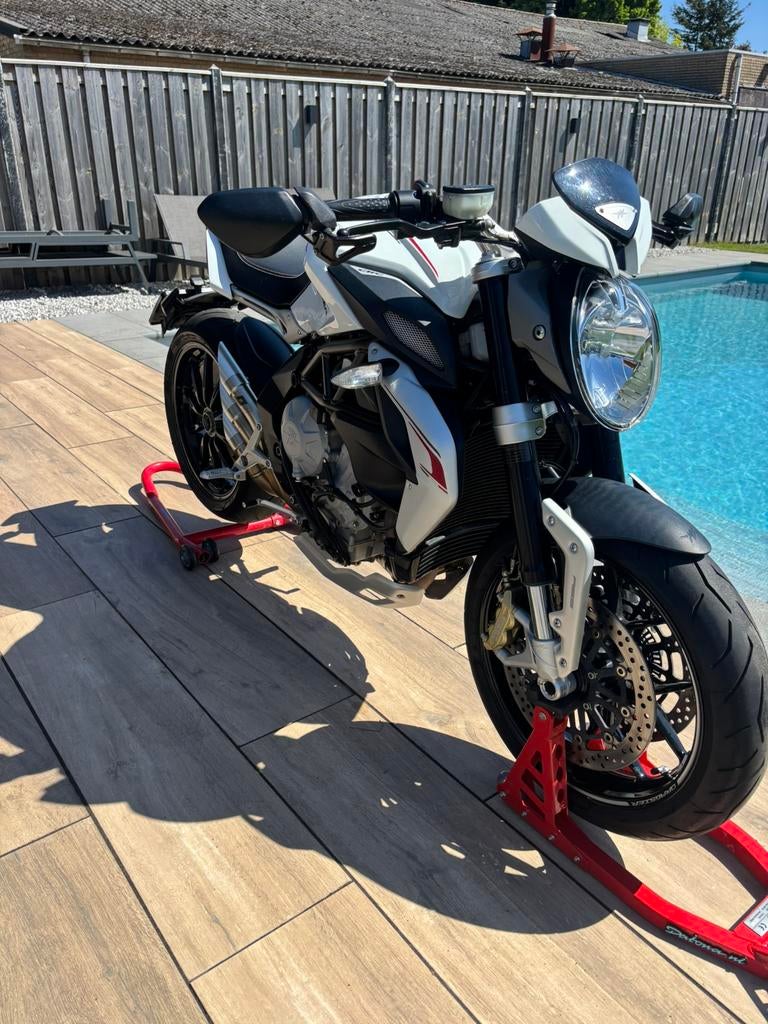 MV Agusta Dragster 800 - 2014 - Naked Bike km19135, Motoren, Particulier, Naked bike