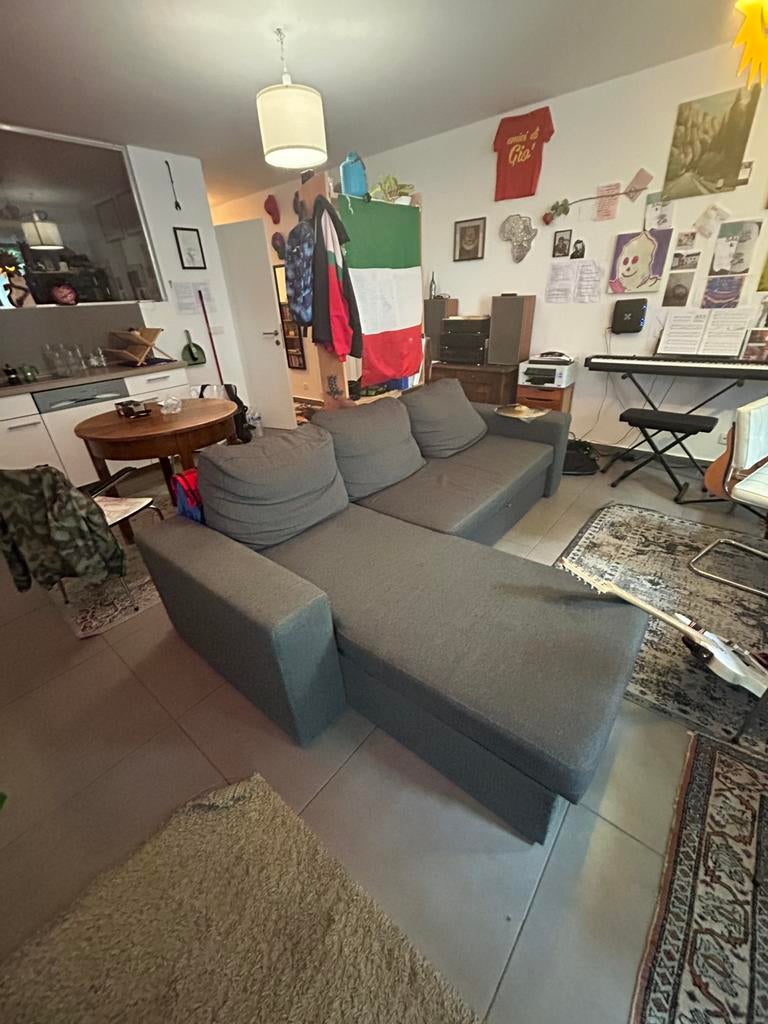 Grand canapé-lit, Enlèvement