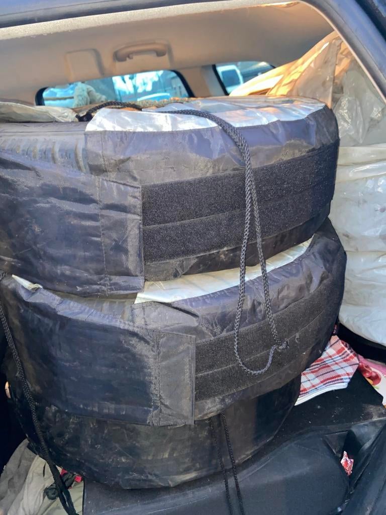 Pneus 195 65 r15 4 pneus sur jantes + housse de protection