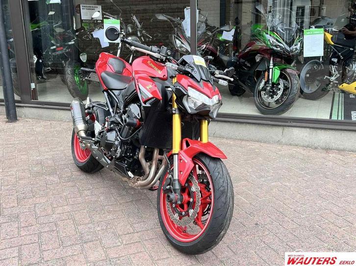 Kawasaki Z900 50th Anniversary Akrapovic Performance, Motos, Motos | Kawasaki, Entreprise, Tourisme, plus de 35 kW, ABS, Éclairage LED