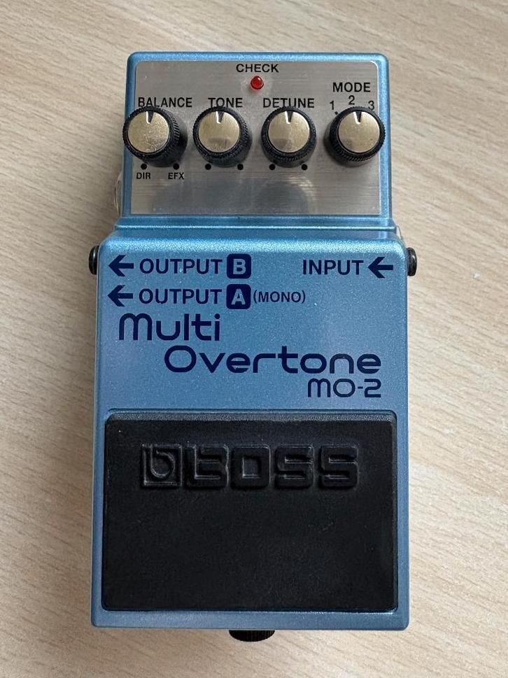 Pédale Boss Multi Overtone MO-2 - état neuf, Musique & Instruments, Effets, Autres types, Enlèvement ou Envoi